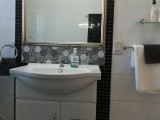 Rose Room bathroom detail